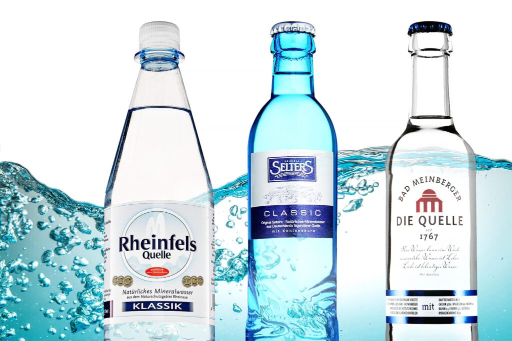 Drei Flaschen Mineralwasser