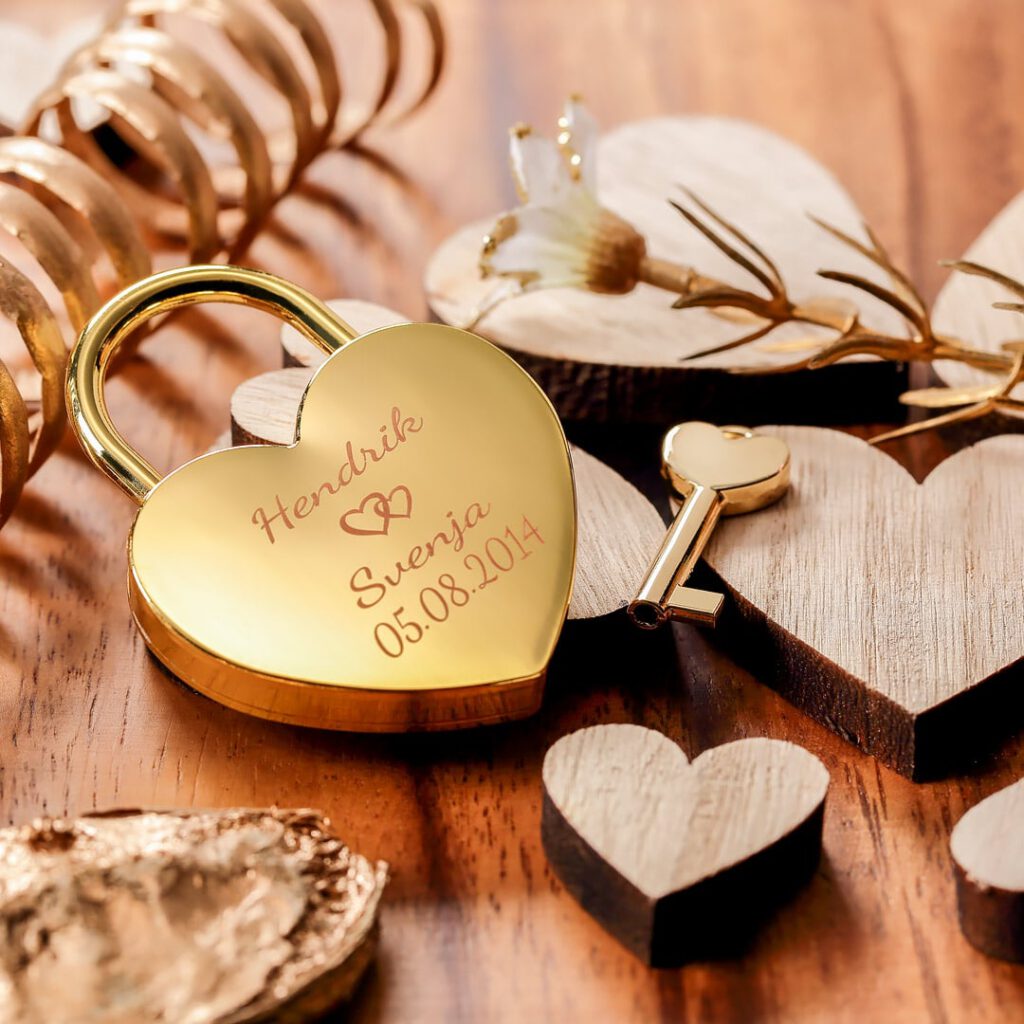 Stilllife Produktfotografie mit Kleinkulisse und Holzdeko