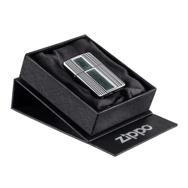 Packshot Zippo Feuerzeug in Verpackung